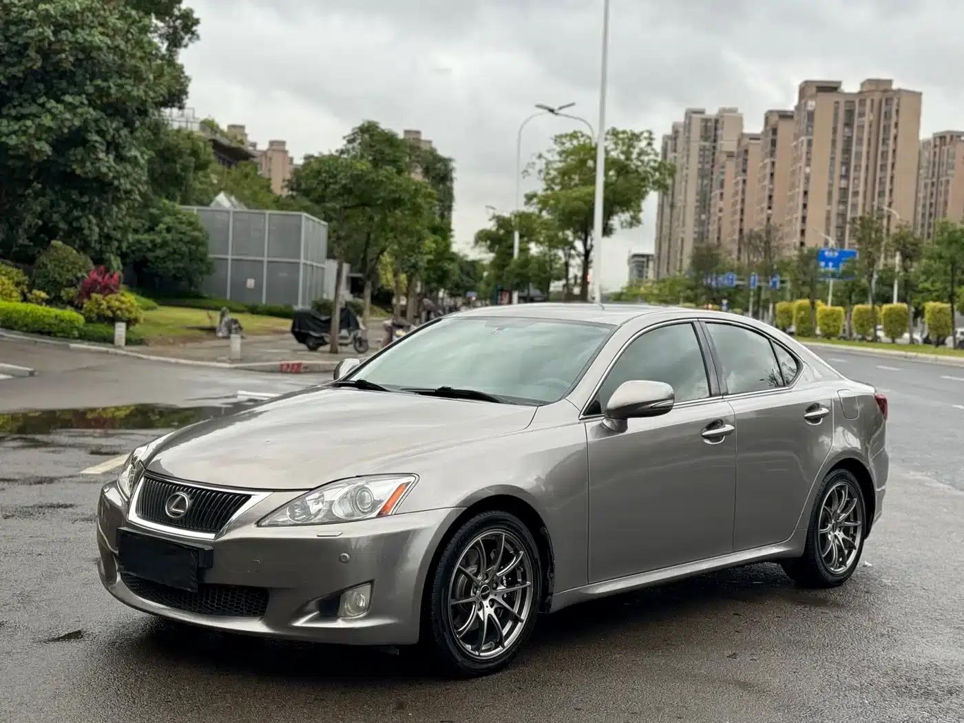 Lexus IS 2009 300 — миниатюра 1
