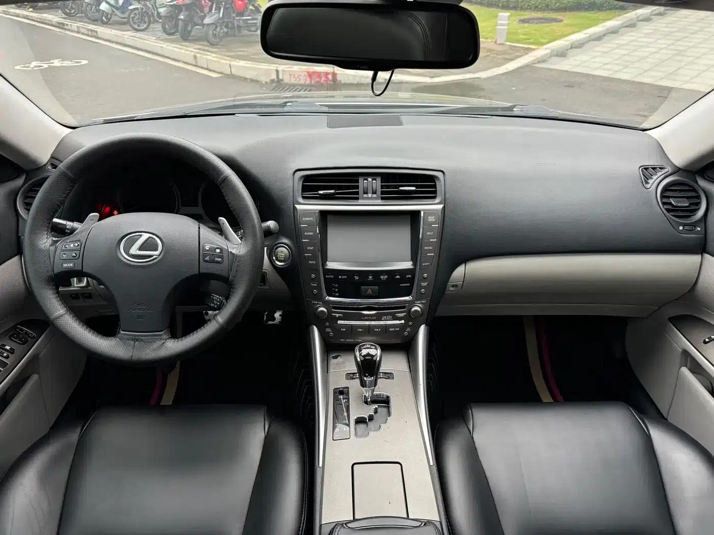 Lexus IS 2009 300 — миниатюра 8