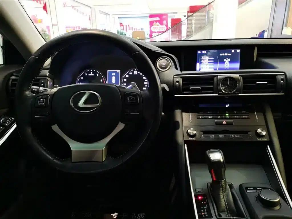 Lexus IS 2017 300 Leading Edition — миниатюра 11