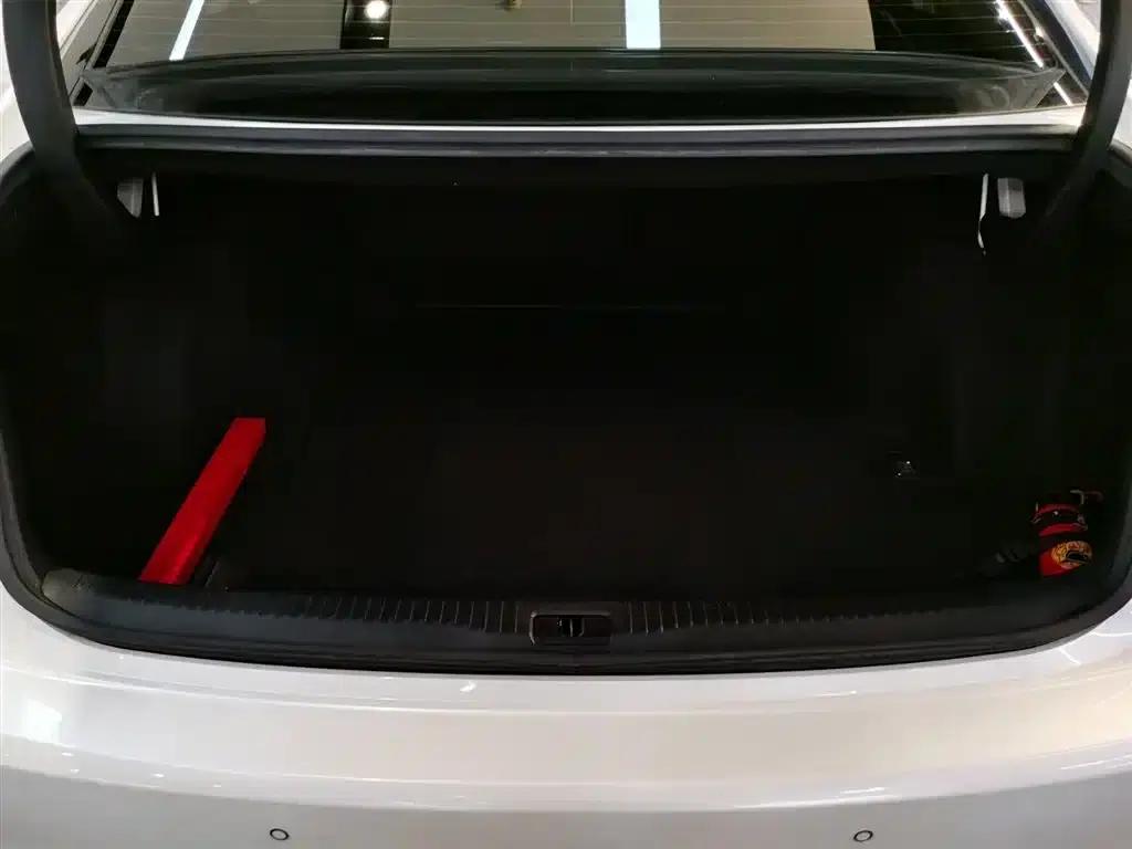 Lexus IS 2017 300 Leading Edition — миниатюра 12