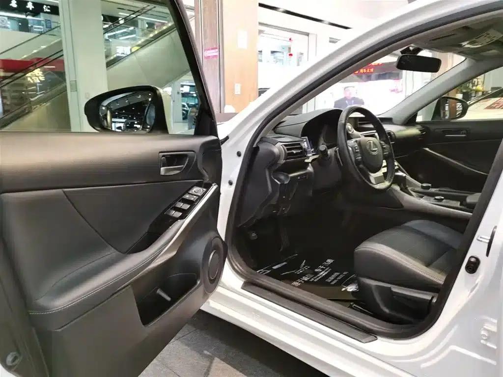 Lexus IS 2017 300 Leading Edition — миниатюра 5