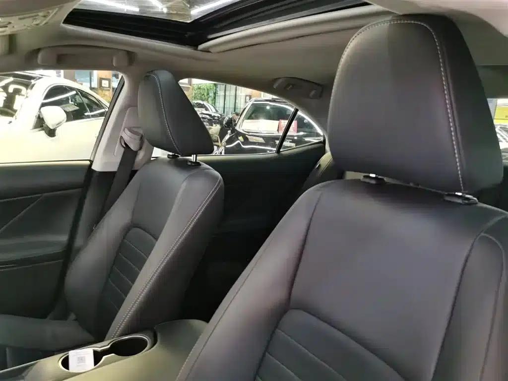 Lexus IS 2017 300 Leading Edition — миниатюра 6