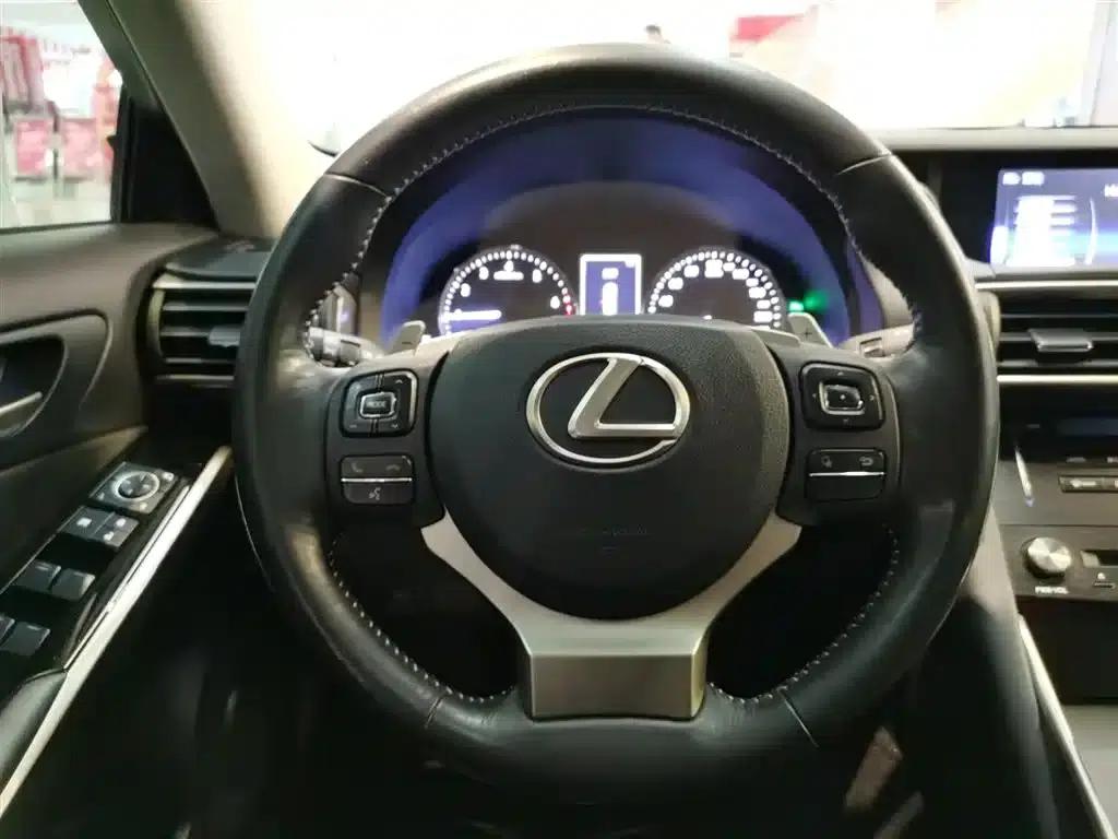 Lexus IS 2017 300 Leading Edition — миниатюра 10