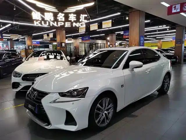 Lexus IS 2017 300 Leading Edition