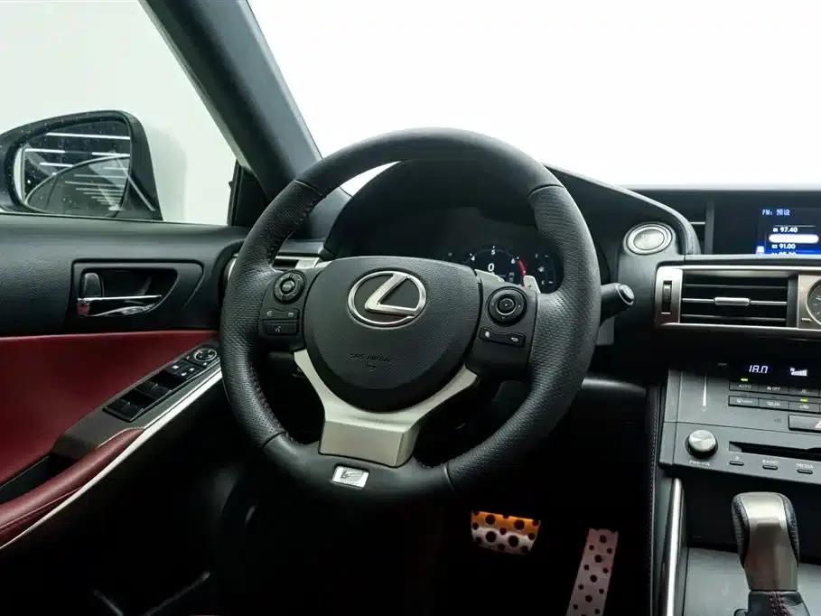 Lexus IS 2015 200t F SPORT — миниатюра 23