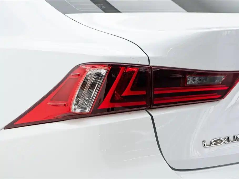 Lexus IS 2015 200t F SPORT — миниатюра 10