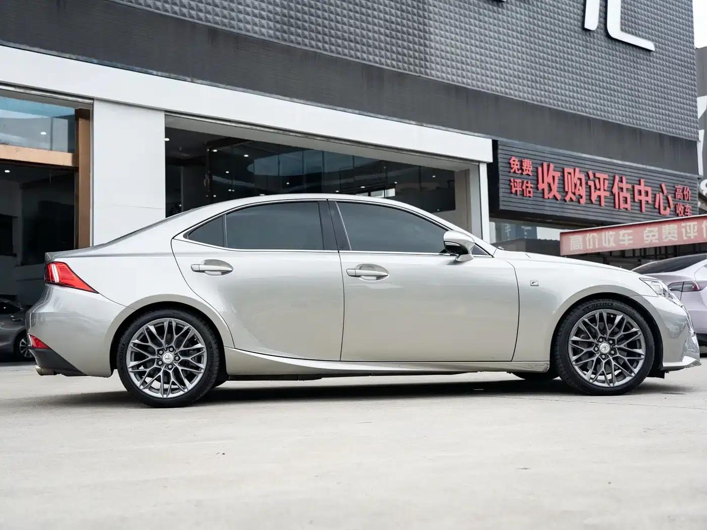 Lexus IS 2015 200t F SPORT — миниатюра 3