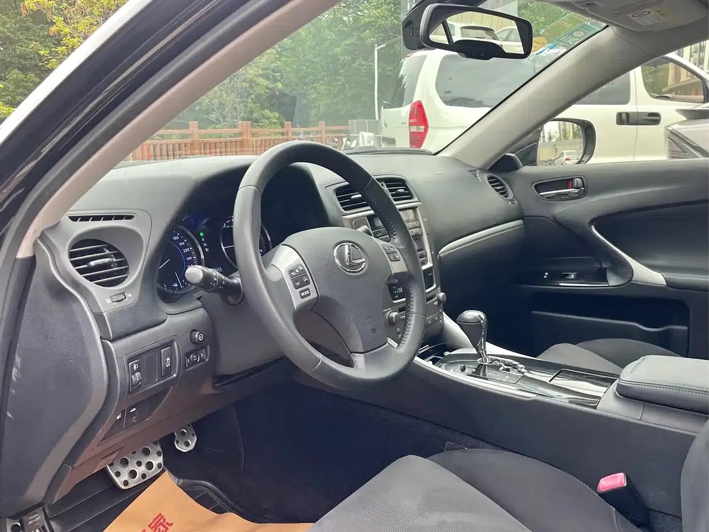 Lexus IS 2011 250 Sport Edition — миниатюра 11