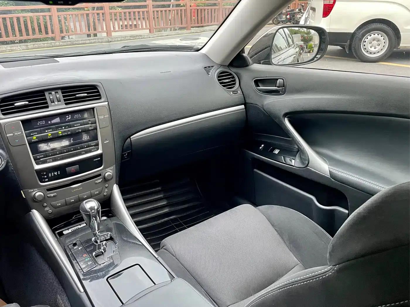 Lexus IS 2011 250 Sport Edition — миниатюра 18