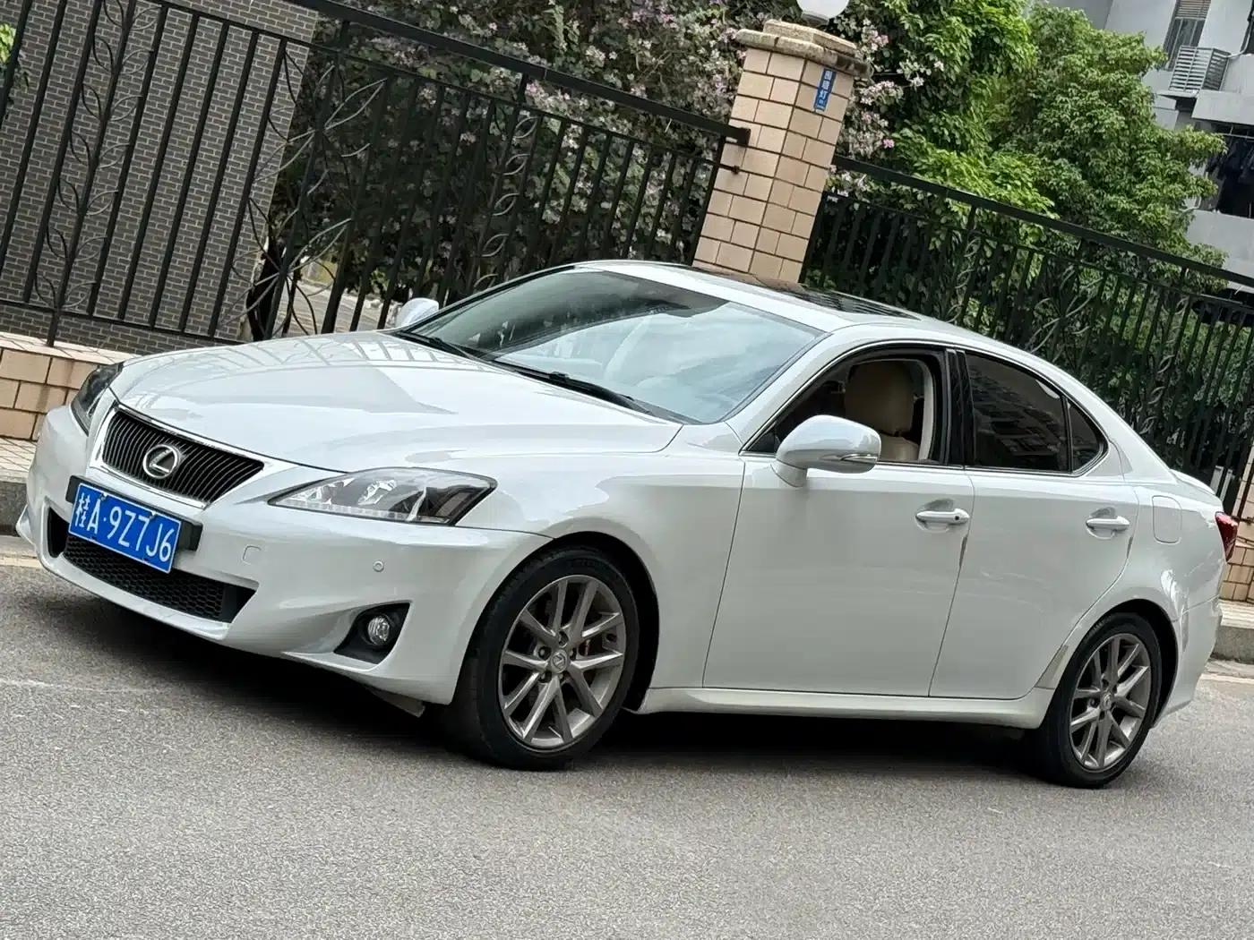 Lexus IS 2011 250 Sport Edition — миниатюра 1