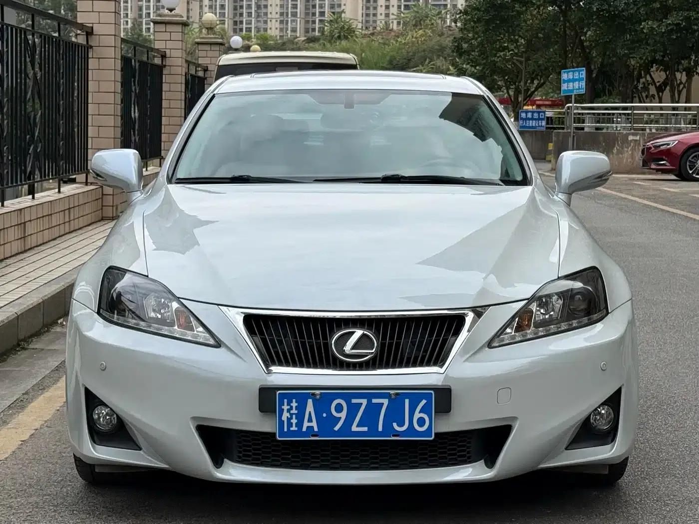 Lexus IS 2011 250 Sport Edition — миниатюра 2