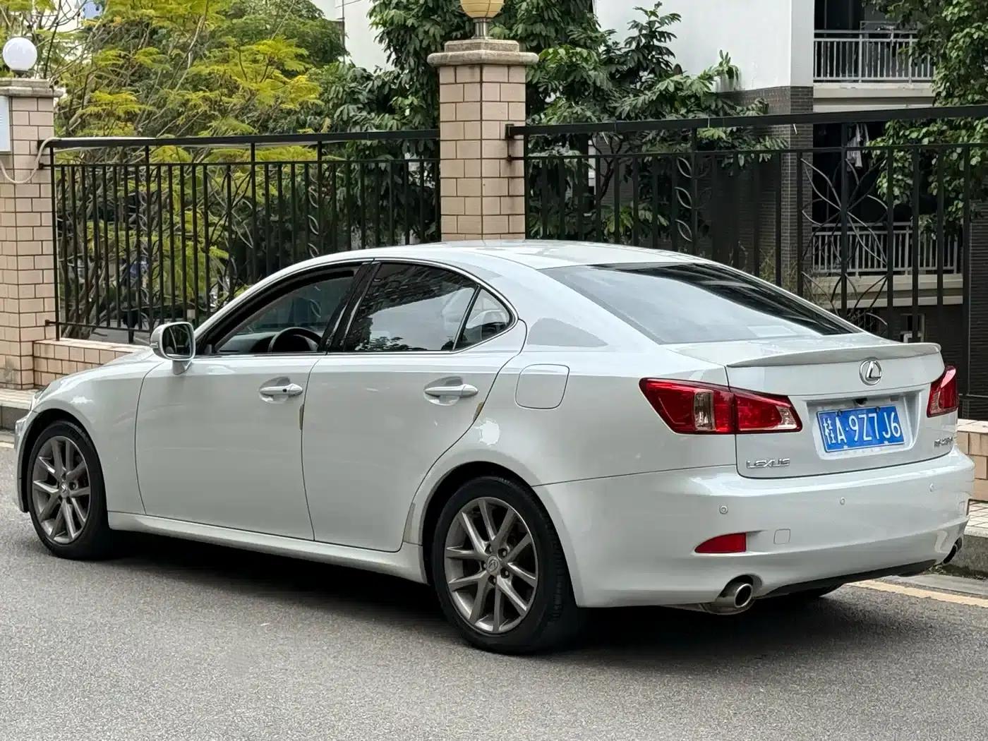 Lexus IS 2011 250 Sport Edition — миниатюра 3