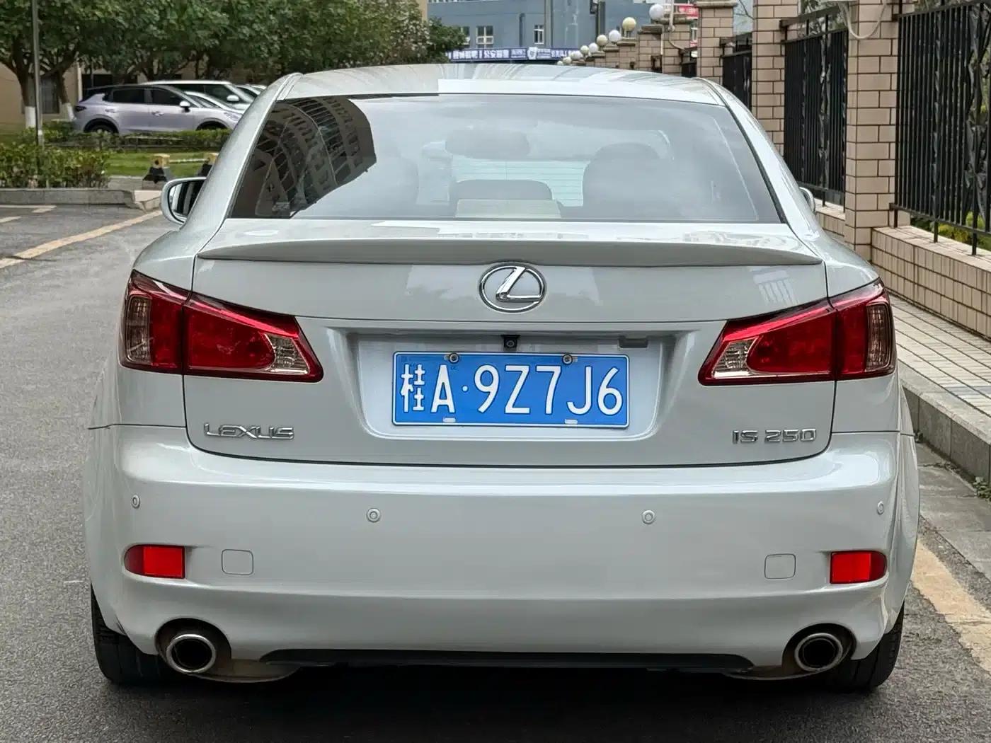 Lexus IS 2011 250 Sport Edition — миниатюра 4