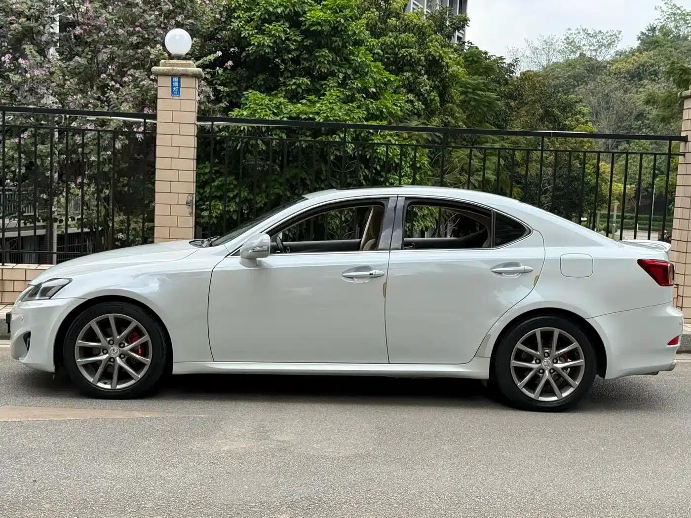 Lexus IS 2011 250 Sport Edition — миниатюра 5