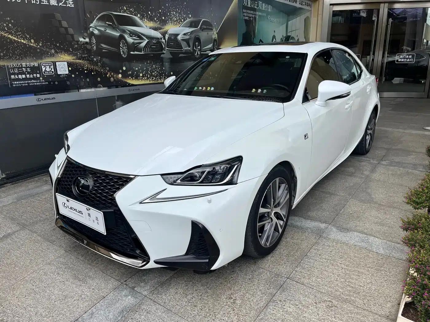 Lexus IS 2017 300 F SPORT Edition — миниатюра 1