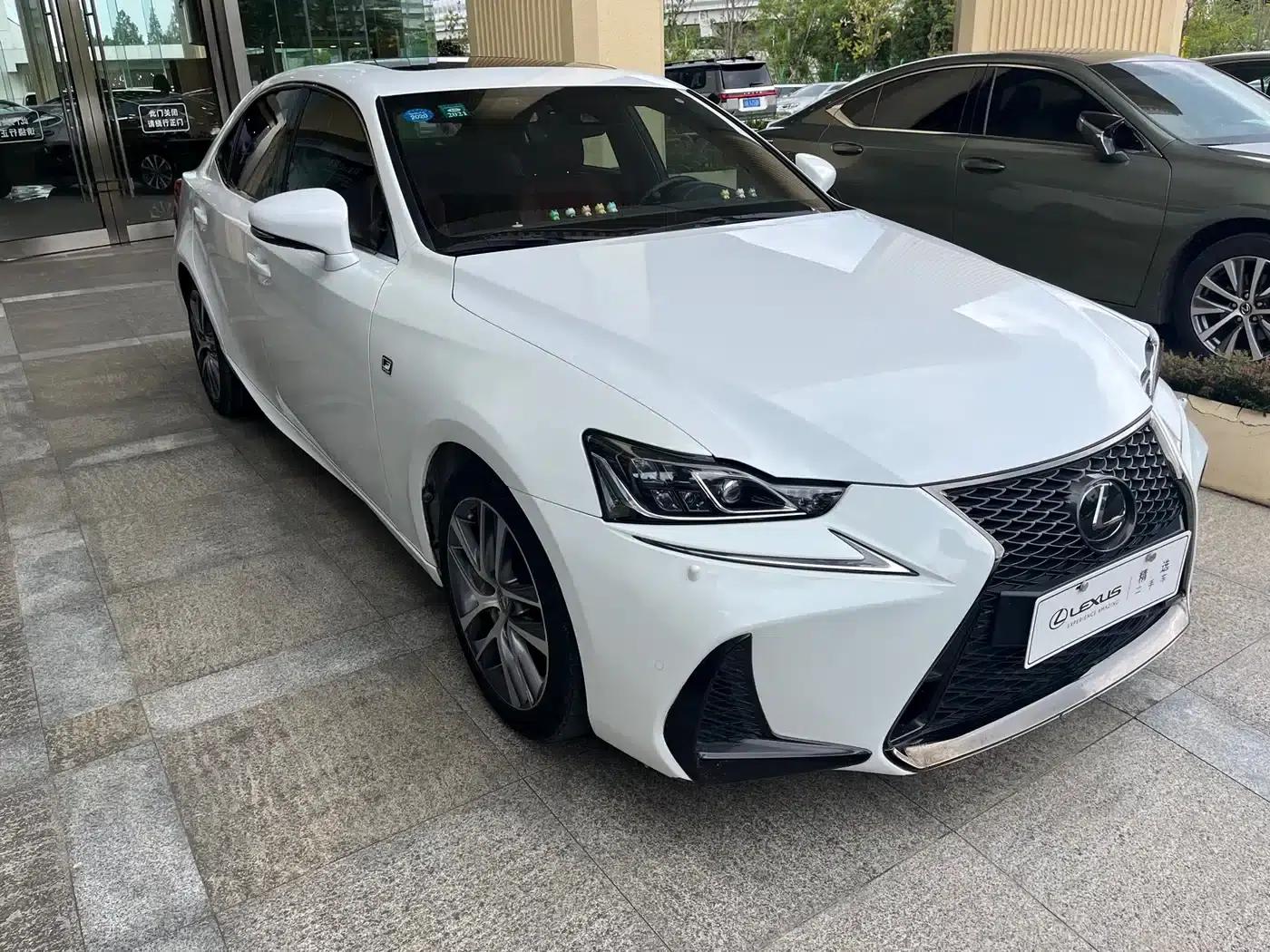 Lexus IS 2017 300 F SPORT Edition — миниатюра 3