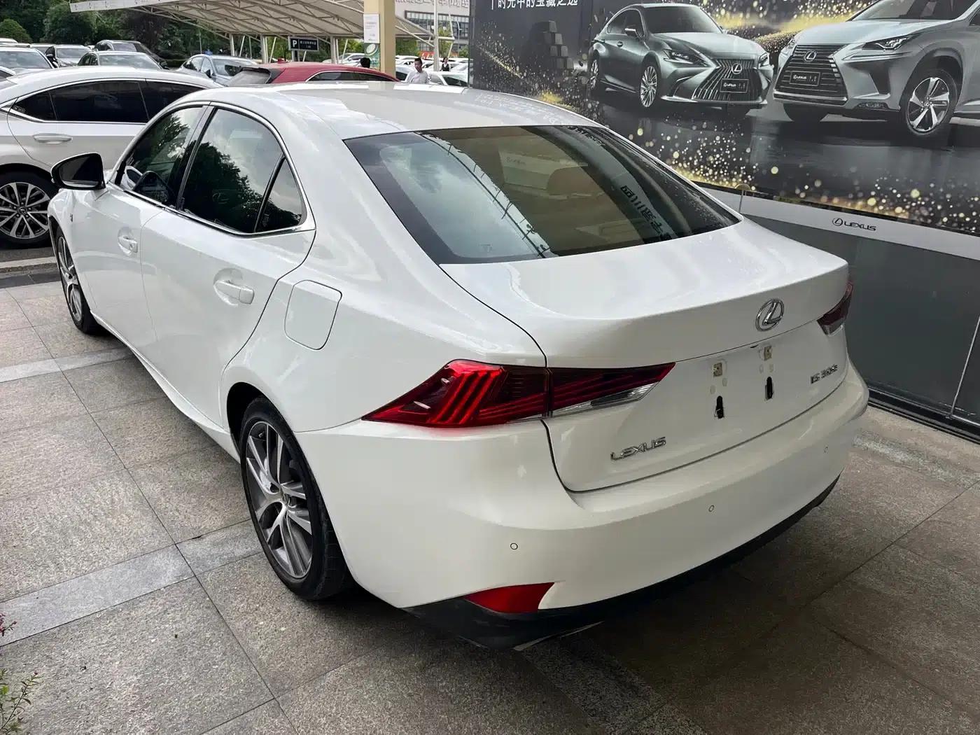 Lexus IS 2017 300 F SPORT Edition — миниатюра 5