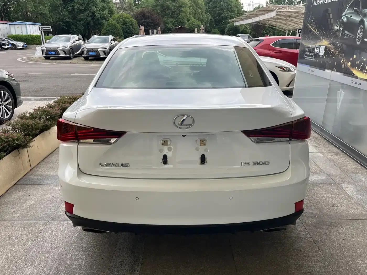 Lexus IS 2017 300 F SPORT Edition — миниатюра 6