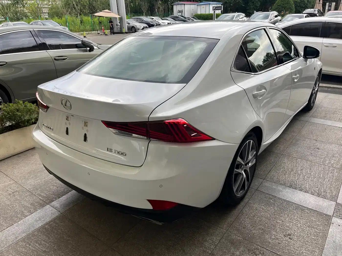 Lexus IS 2017 300 F SPORT Edition — миниатюра 7