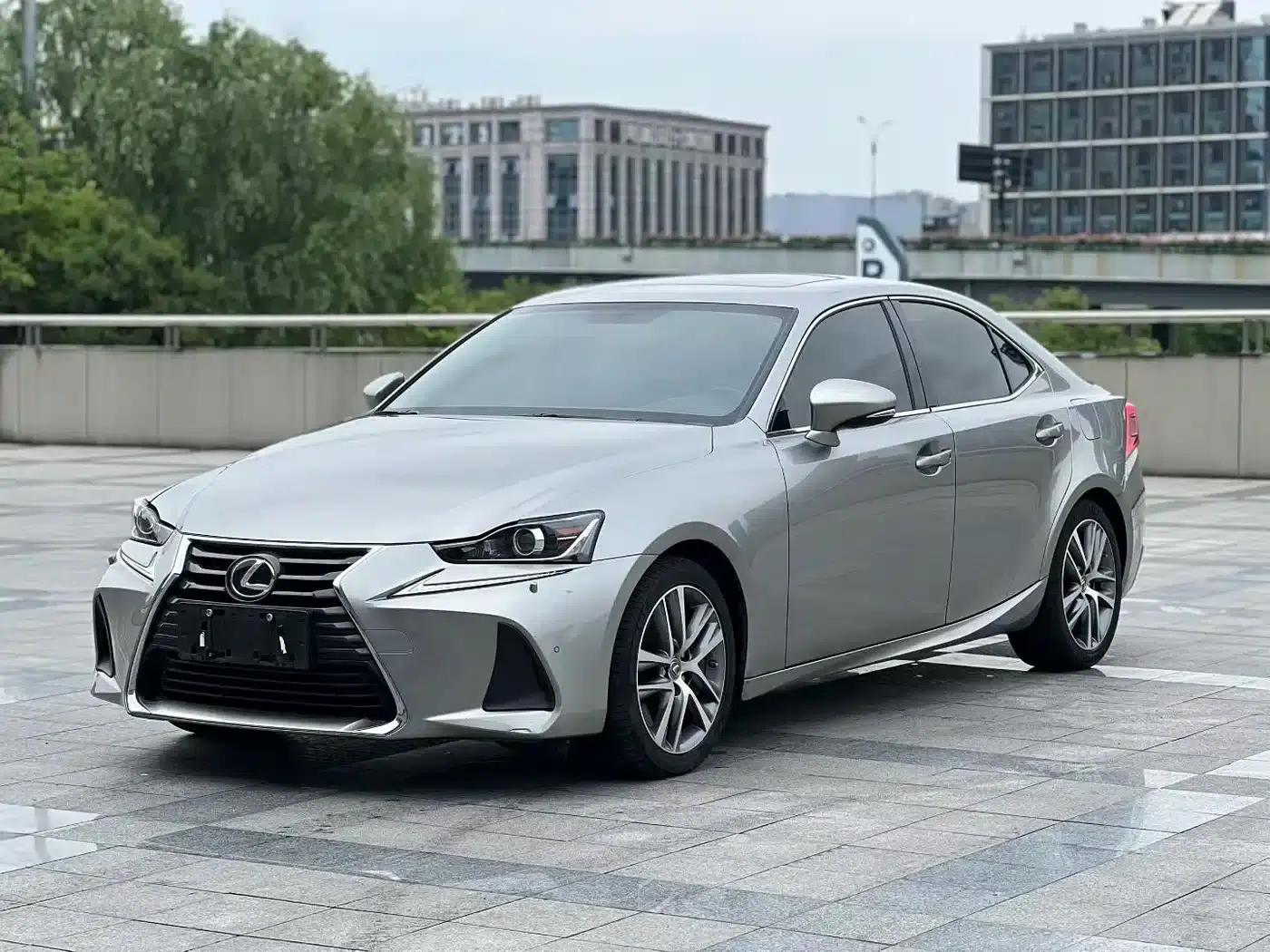 Lexus IS 2017 300 Leading Edition — миниатюра 1