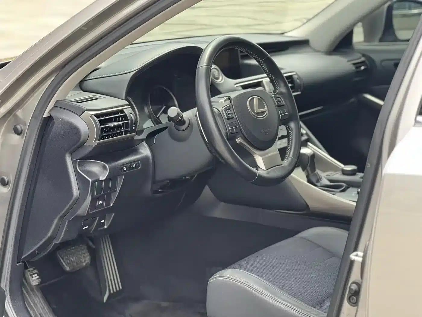 Lexus IS 2017 300 Leading Edition — миниатюра 5