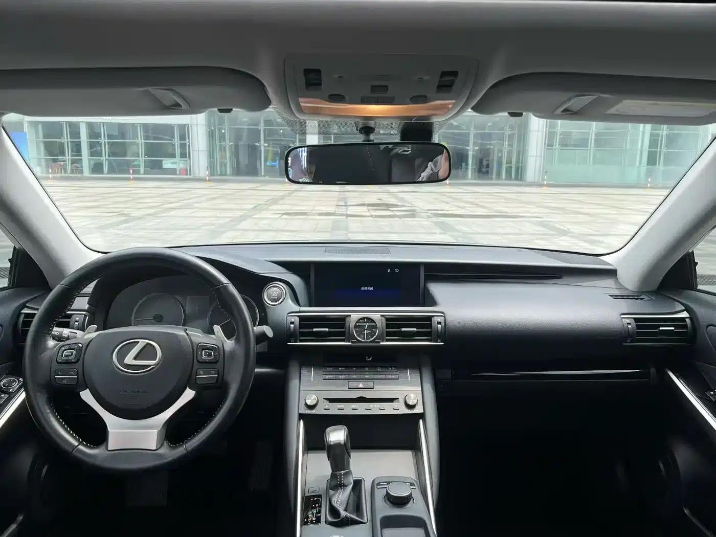 Lexus IS 2017 300 Leading Edition — миниатюра 6