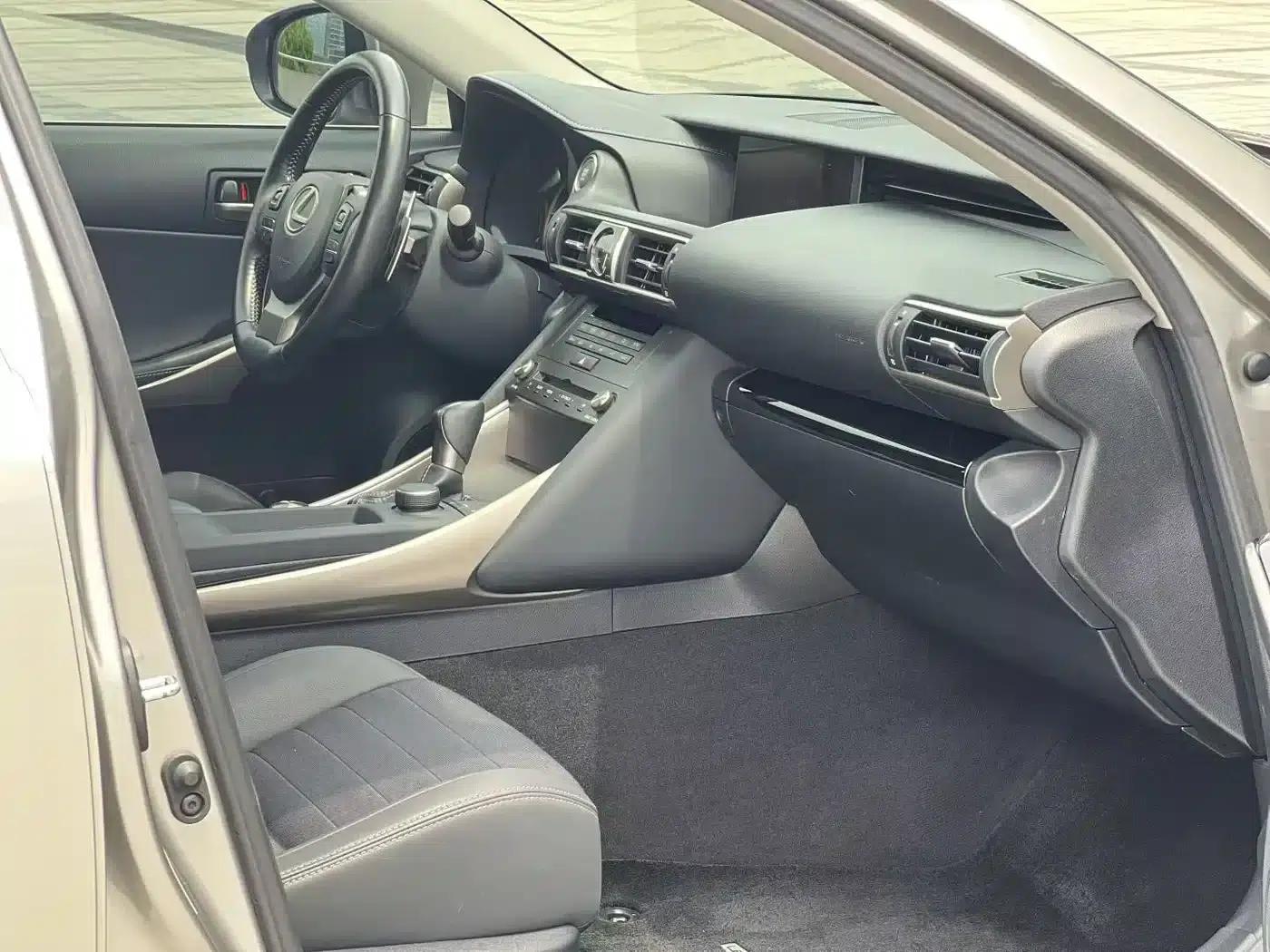 Lexus IS 2017 300 Leading Edition — миниатюра 7