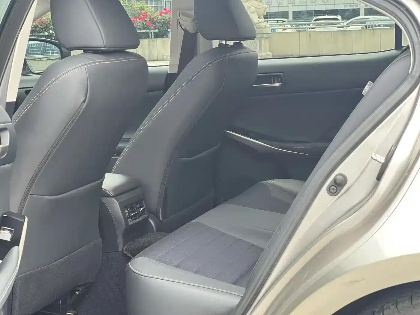 Lexus IS 2017 300 Leading Edition — миниатюра 9