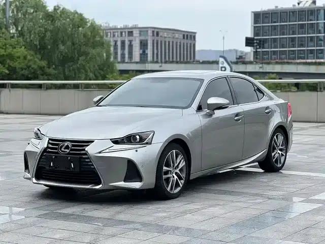 Lexus IS 2017 300 Leading Edition