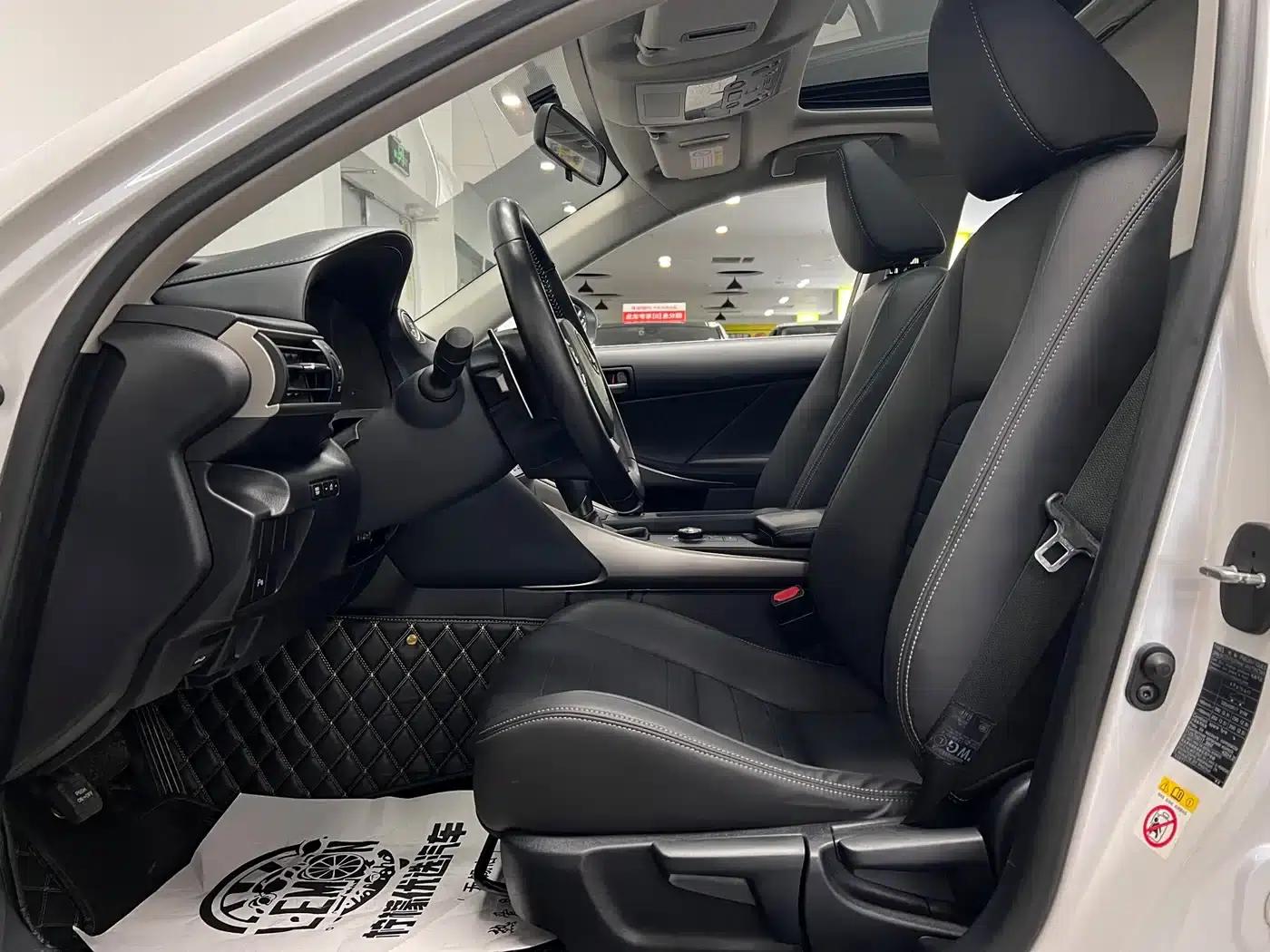 Lexus IS 2017 300 Leading Edition — миниатюра 20