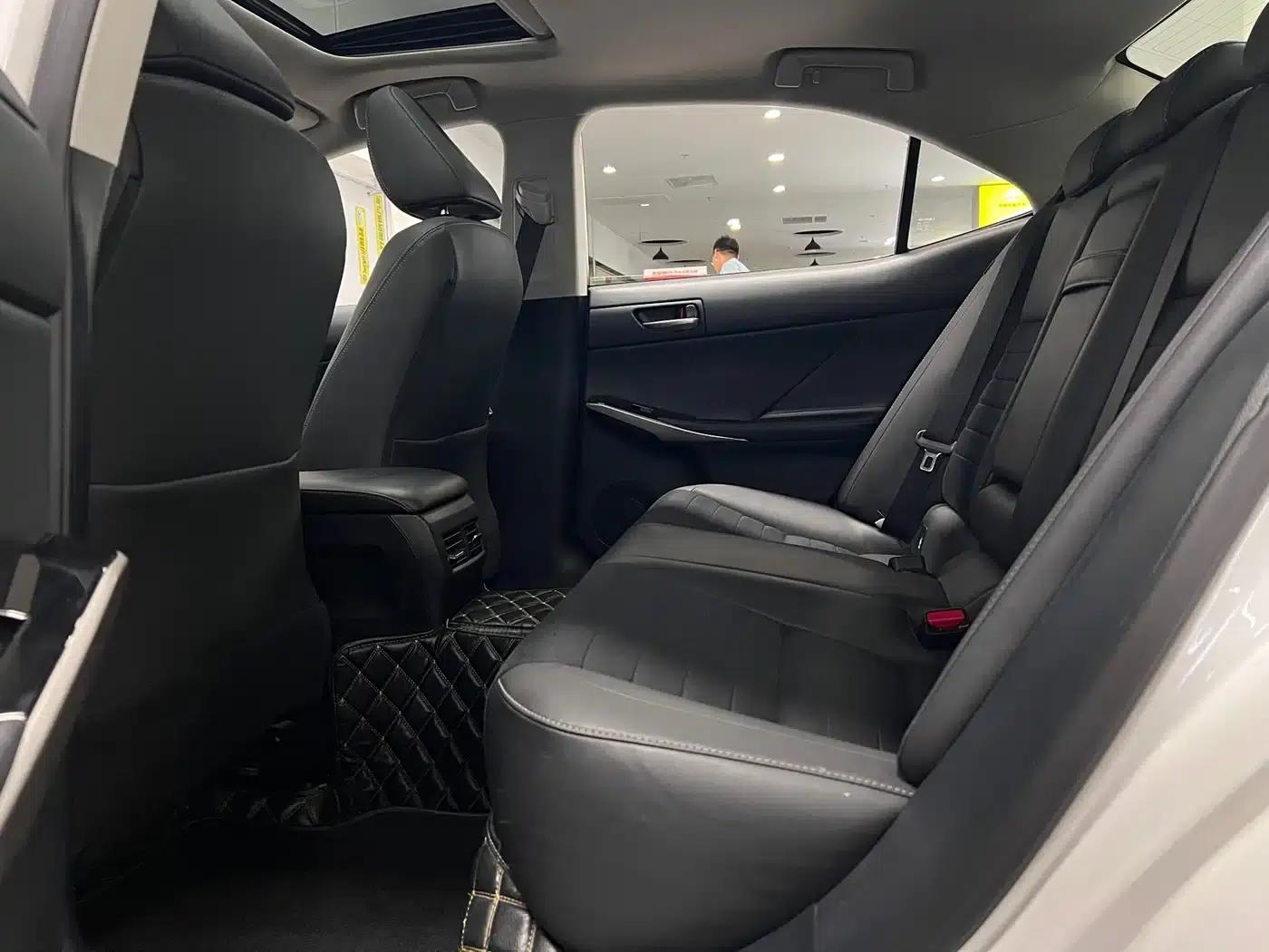 Lexus IS 2017 300 Leading Edition — миниатюра 21