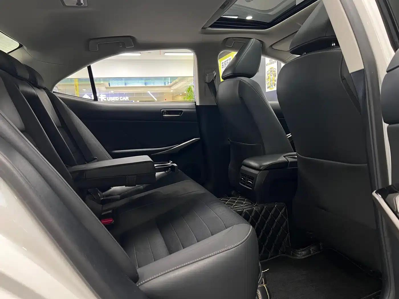 Lexus IS 2017 300 Leading Edition — миниатюра 23