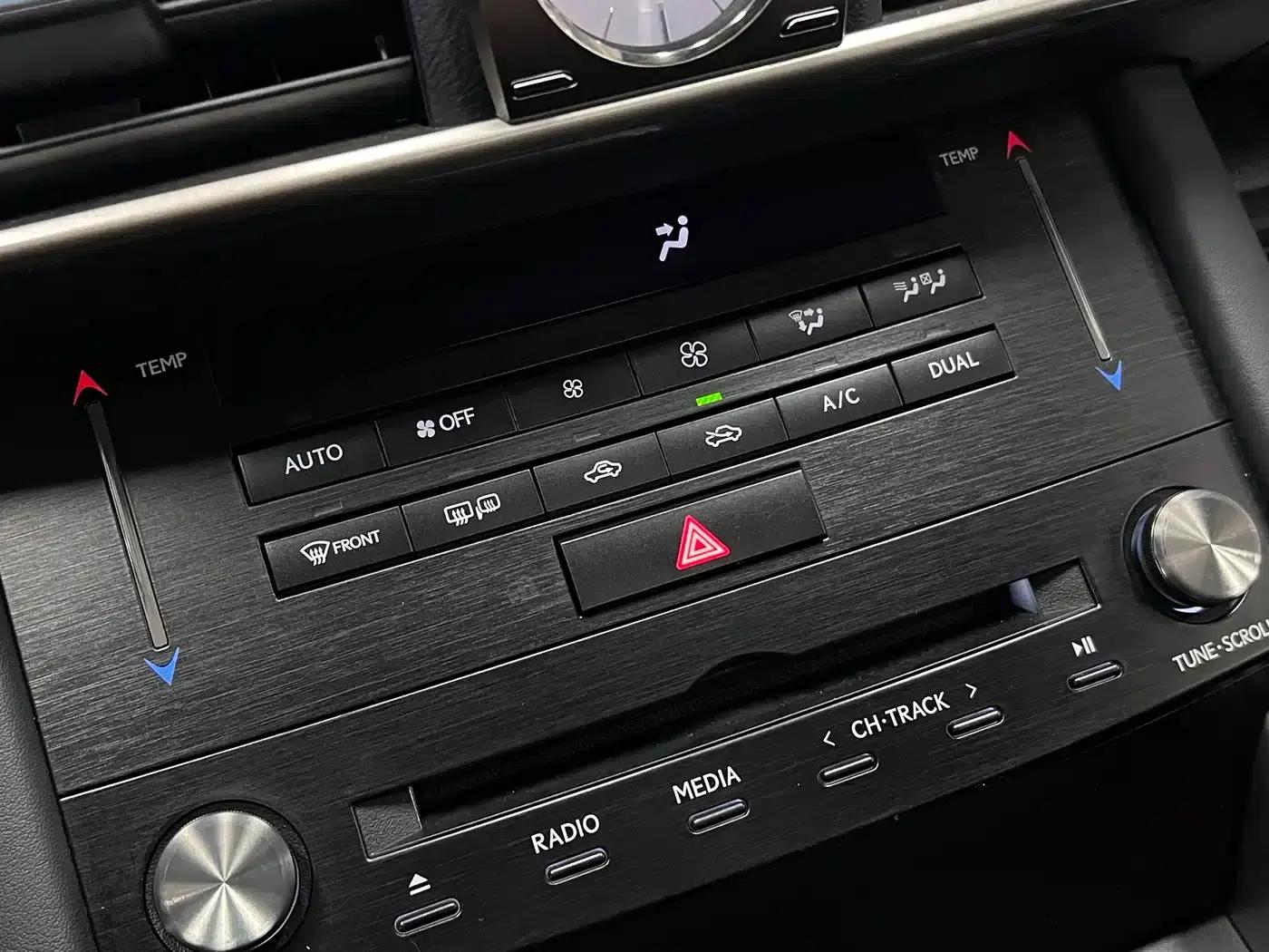 Lexus IS 2017 300 Leading Edition — миниатюра 36