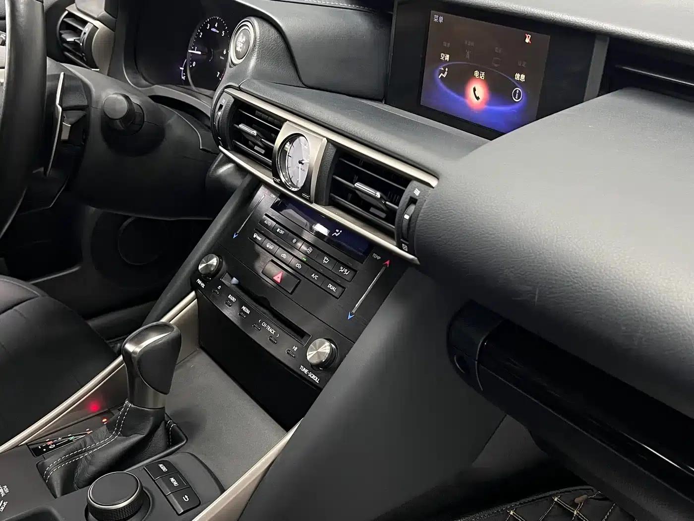 Lexus IS 2017 300 Leading Edition — миниатюра 42