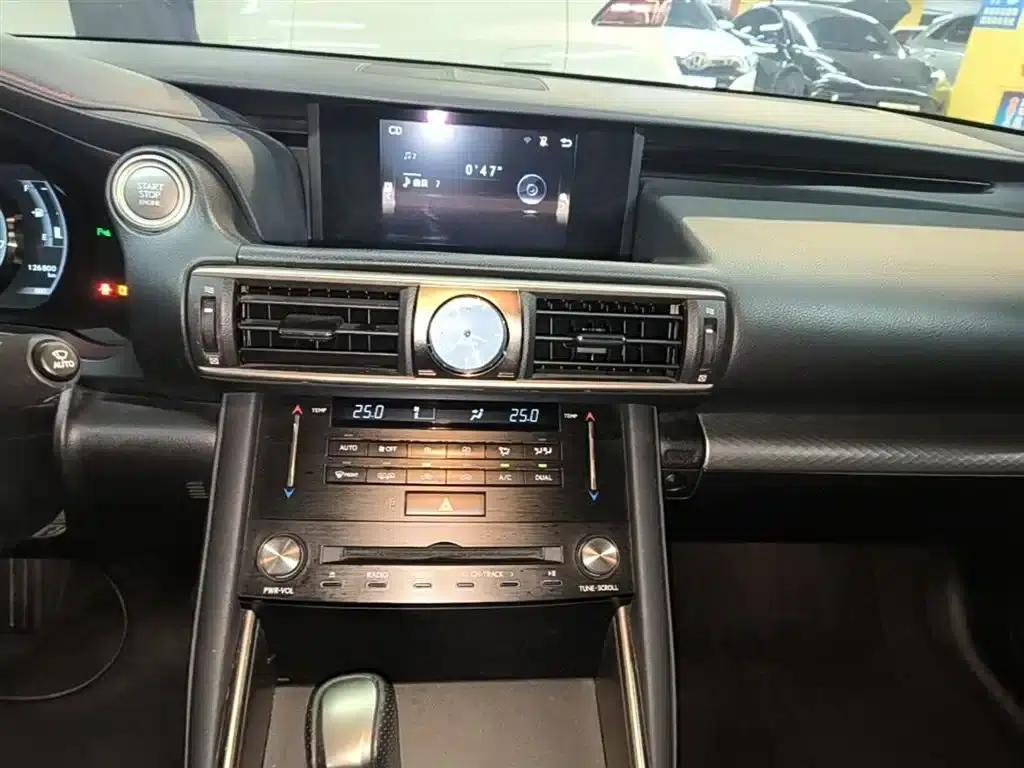 Lexus IS 2017 300 F SPORT Edition — миниатюра 13