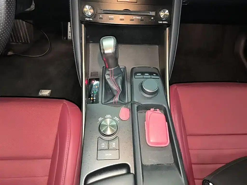 Lexus IS 2017 300 F SPORT Edition — миниатюра 14