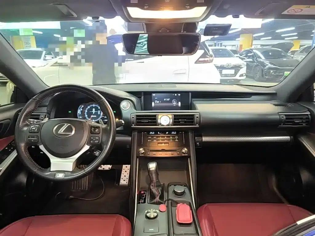 Lexus IS 2017 300 F SPORT Edition — миниатюра 10