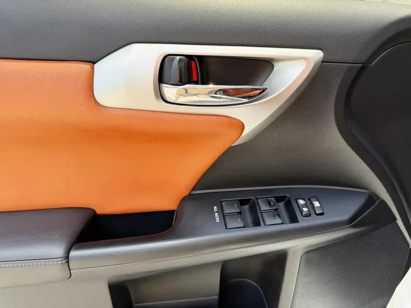 Lexus CT 2012 CT200h Elite Edition — миниатюра 16