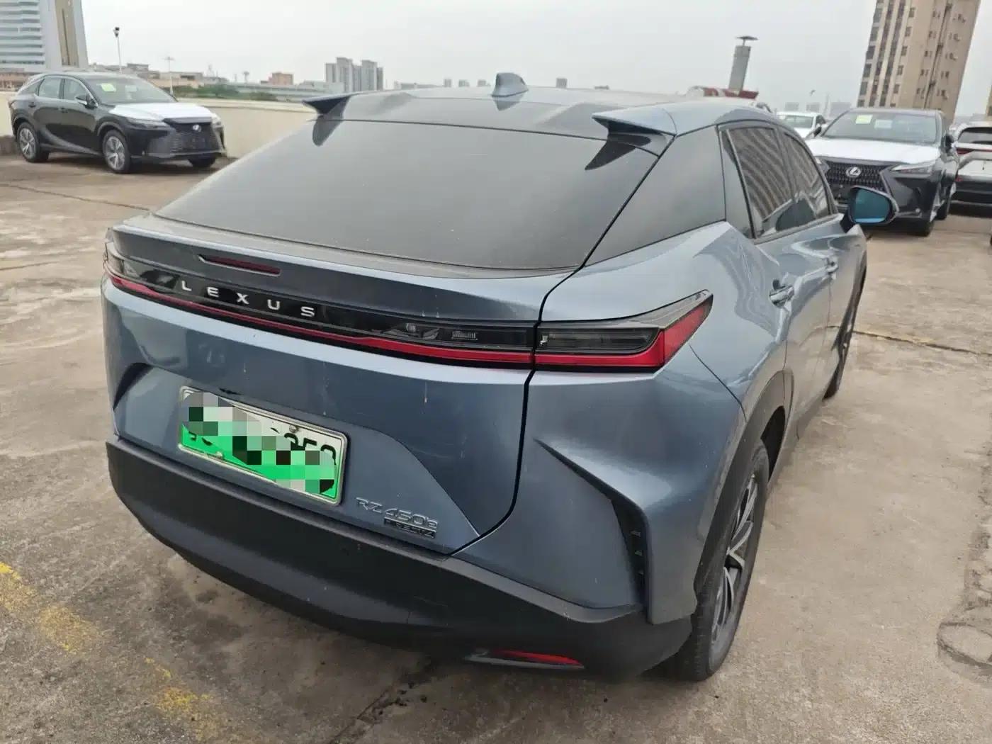 Lexus RZ 2023 450e AWD Luxury Edition — миниатюра 2