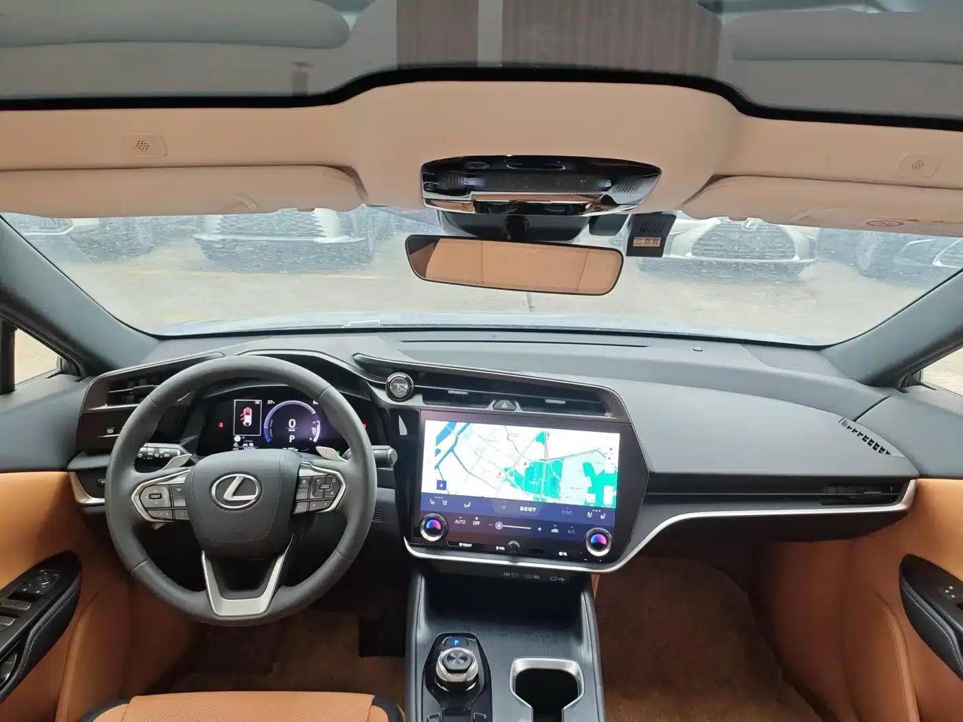 Lexus RZ 2023 450e AWD Luxury Edition — миниатюра 3