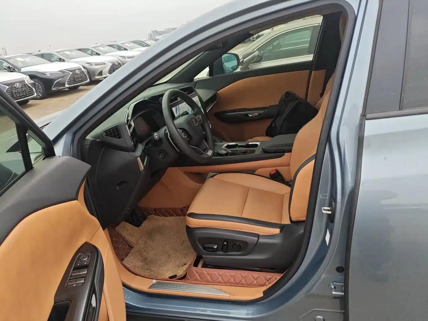 Lexus RZ 2023 450e AWD Luxury Edition — миниатюра 5