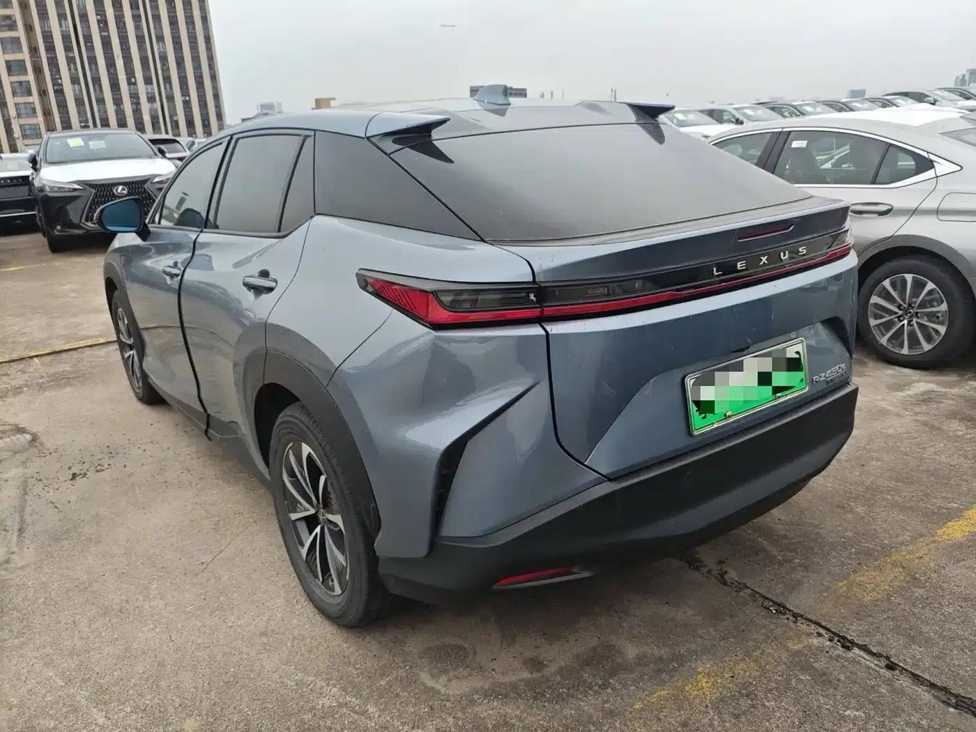 Lexus RZ 2023 450e AWD Luxury Edition — миниатюра 8