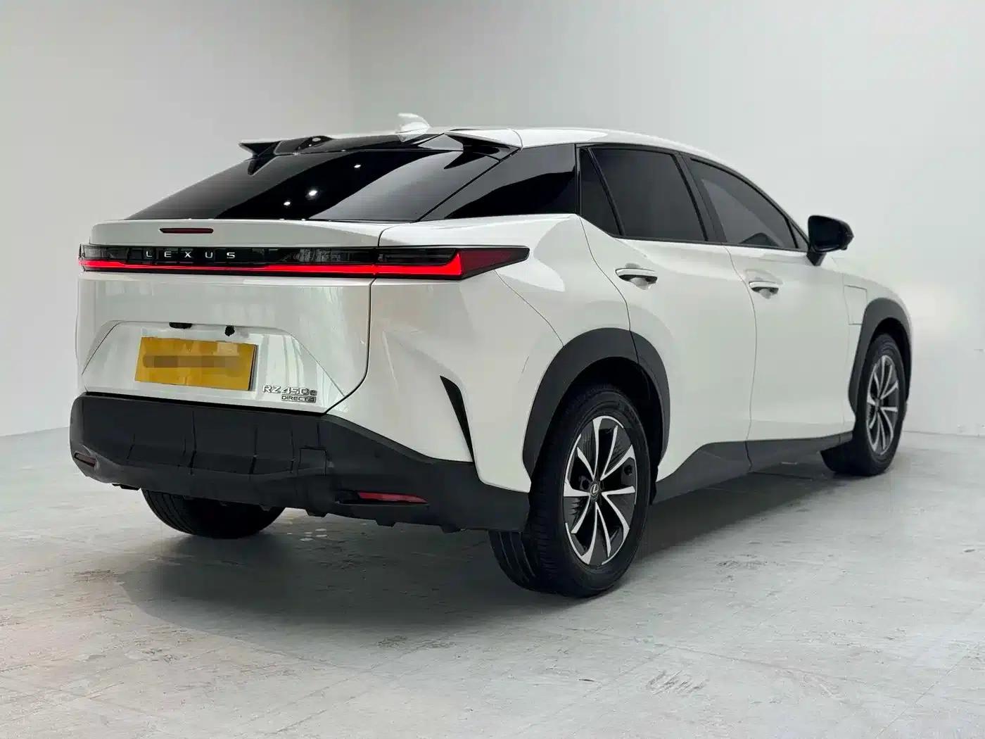 Lexus RZ 2023 450e AWD Luxury Edition — миниатюра 4