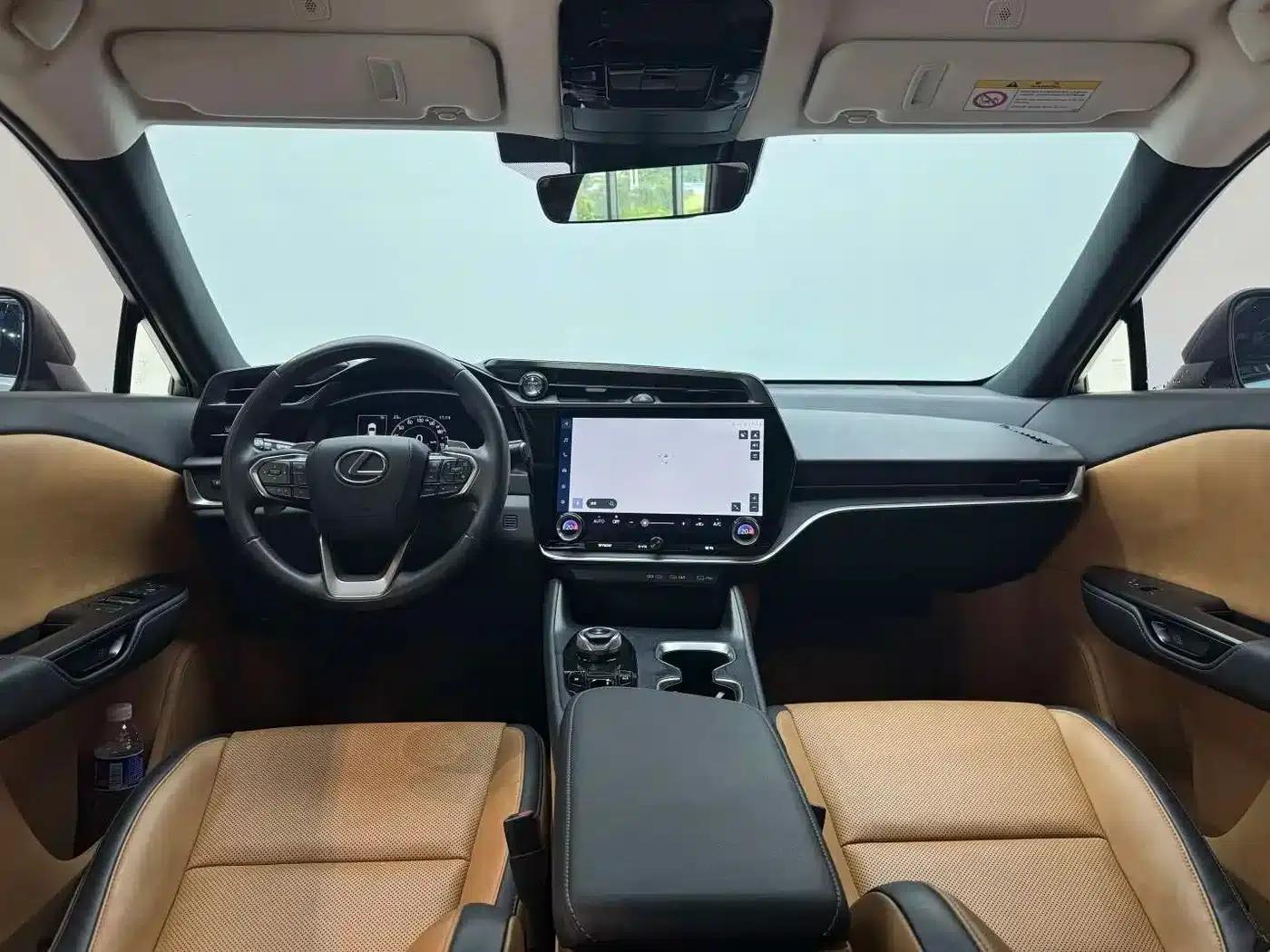 Lexus RZ 2023 450e AWD Luxury Edition — миниатюра 9