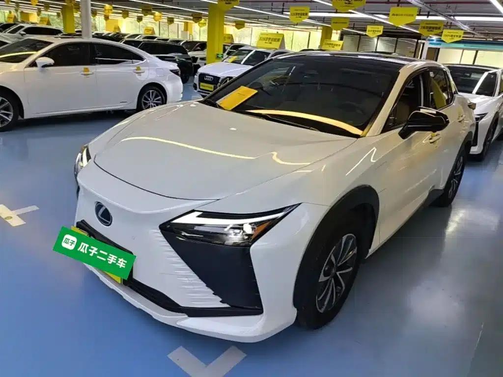 Lexus RZ 2023 450e AWD Luxury Edition — миниатюра 1
