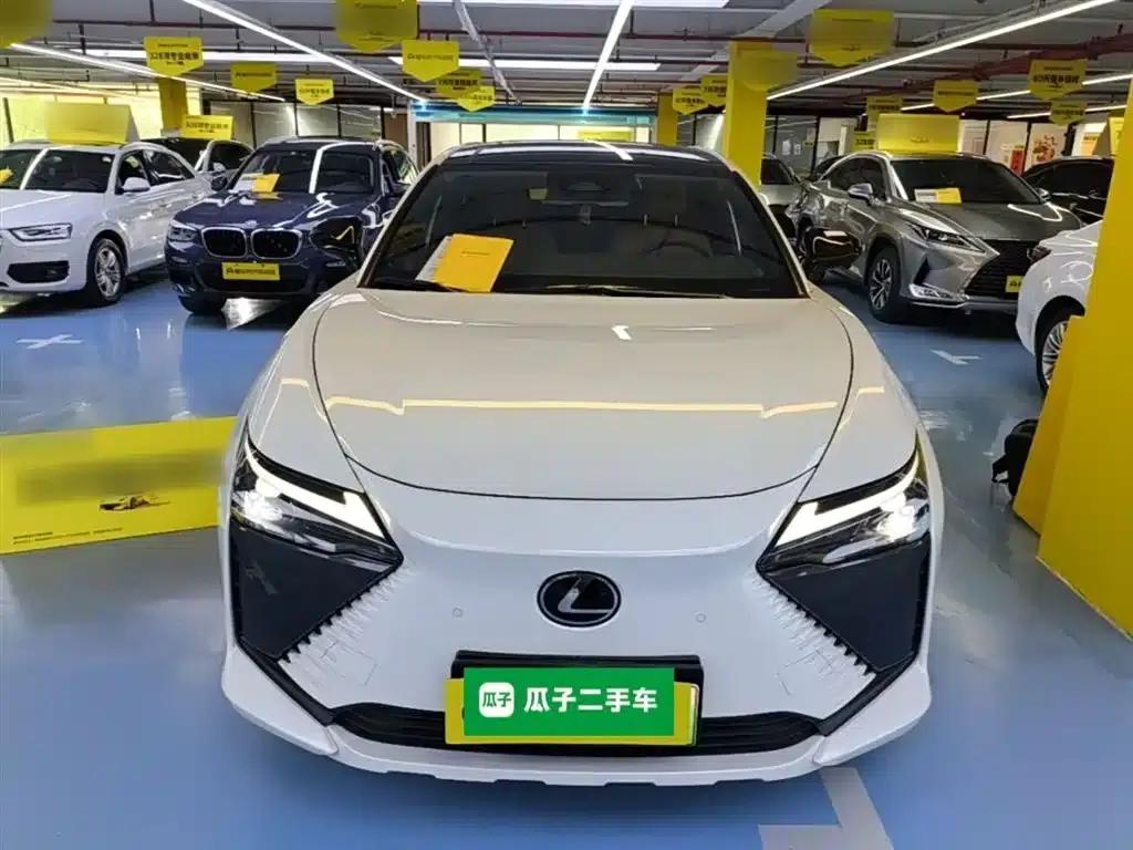 Lexus RZ 2023 450e AWD Luxury Edition — миниатюра 3