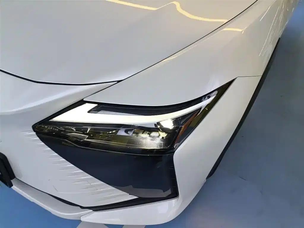 Lexus RZ 2023 450e AWD Luxury Edition — миниатюра 24
