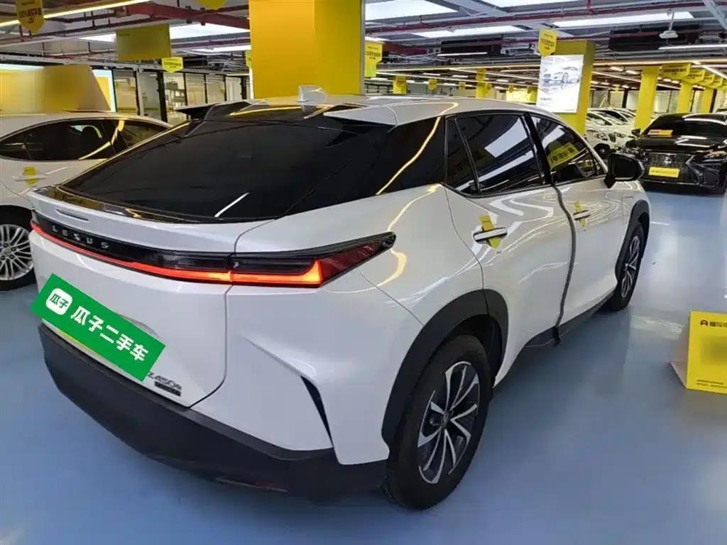 Lexus RZ 2023 450e AWD Luxury Edition — миниатюра 7
