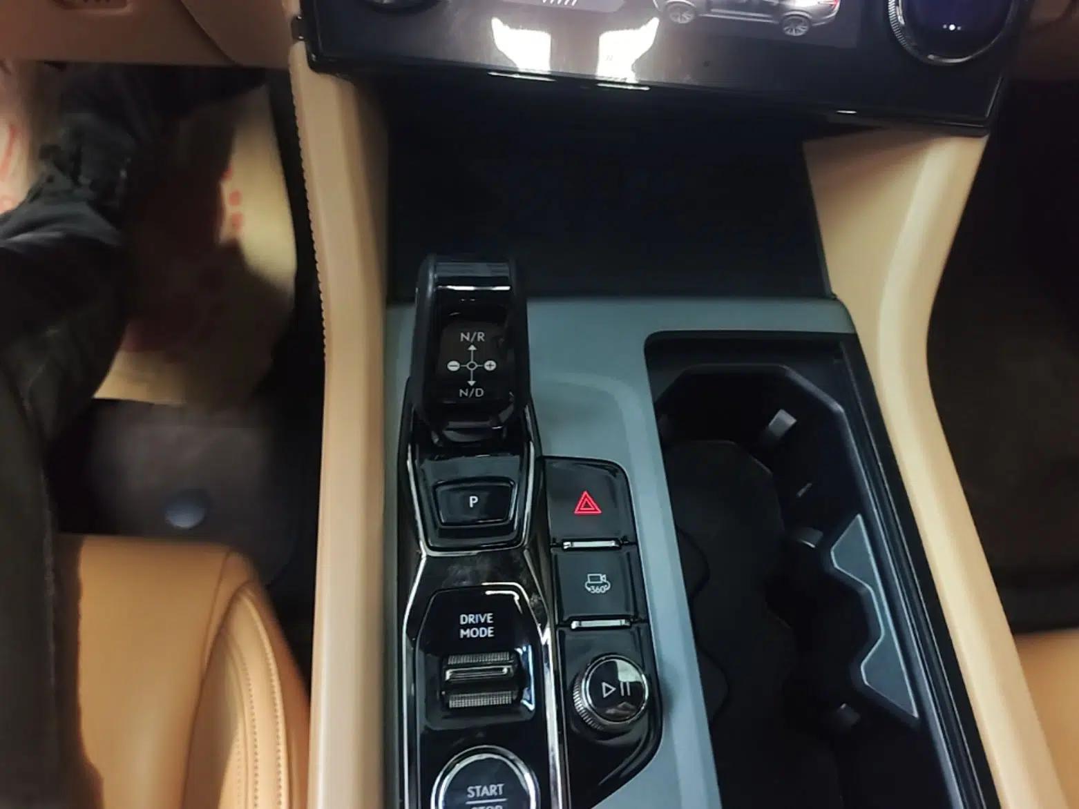 Lynk & Co 09 2021 2.0T Halo Six-Seater — миниатюра 17