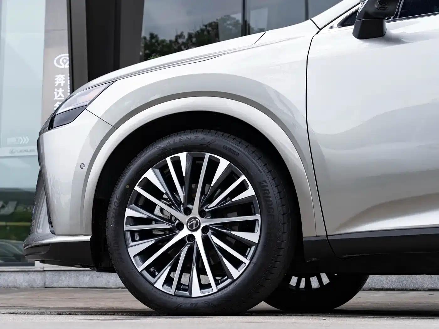 Lexus RX Hybrid 2023 450h+ AWD Enjoy Edition — миниатюра 8